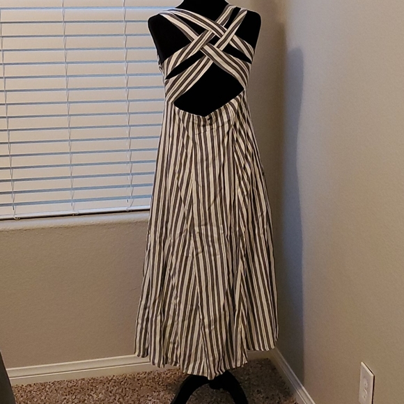 Dress - Picture 4 of 7